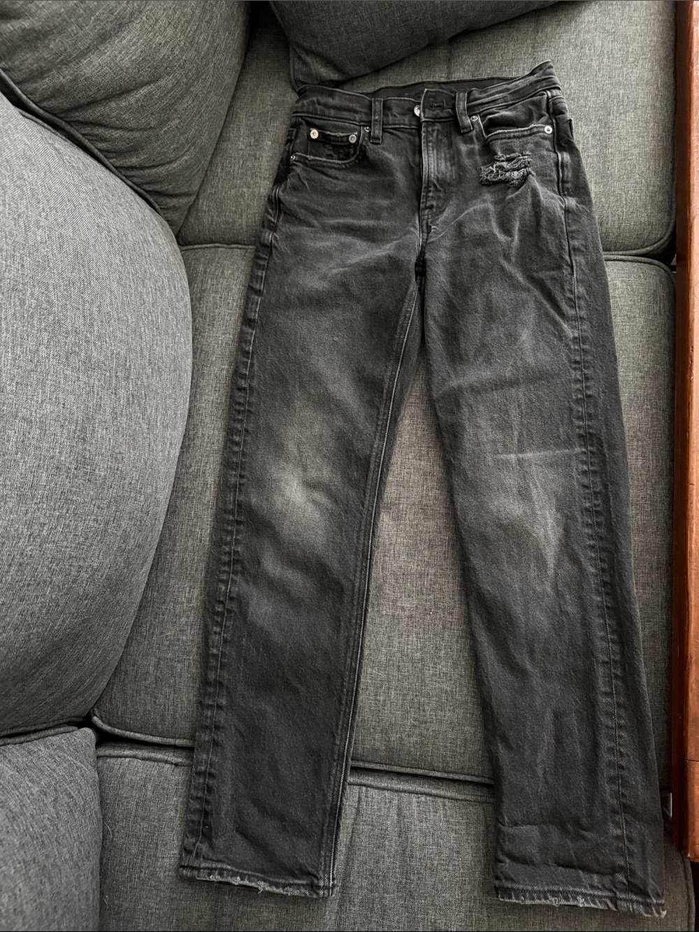 American Eagle Outfitters Black Distressed Cropped Women’s Jeans